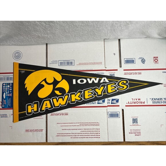 Vintage Wincraft NCAA The University of Iowa Hawkeyes 30x12 Pennant - Picture 2 of 7